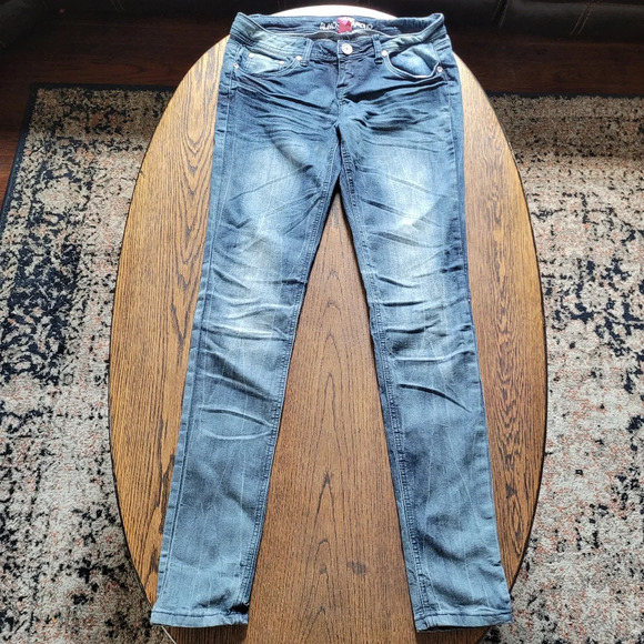 Almost Famous Skinny Dark Wash Jeans Size Junior's 7 - Picture 1 of 9